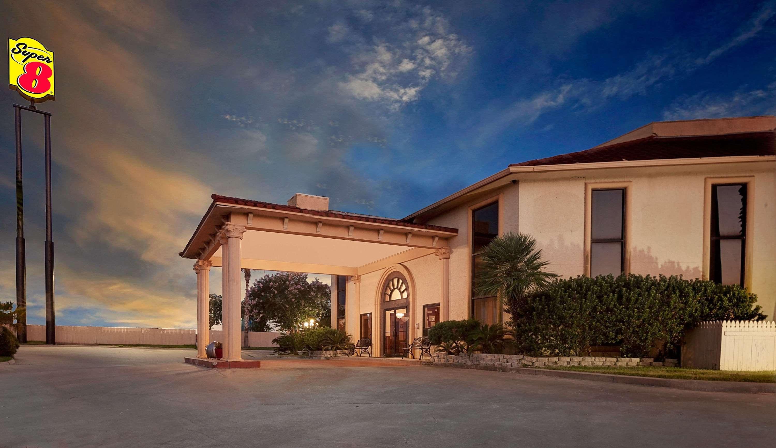 Super 8 By Wyndham Corpus Christi Northwest Motel Exterior photo
