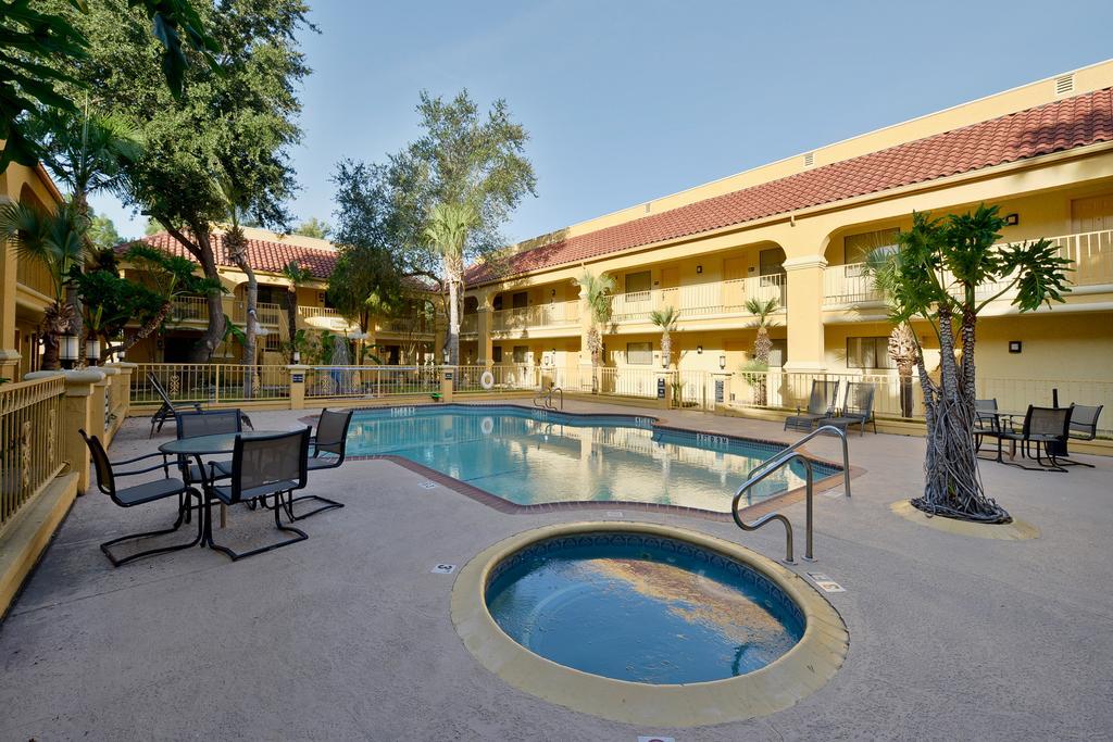 Super 8 By Wyndham Corpus Christi Northwest Motel Exterior photo