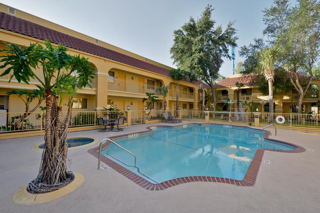 Super 8 By Wyndham Corpus Christi Northwest Motel Exterior photo